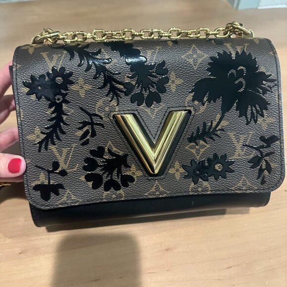 Louis Vuitton Twist MM Shoulder Bag Leather Monogram Blossom - Picture 1 of 13